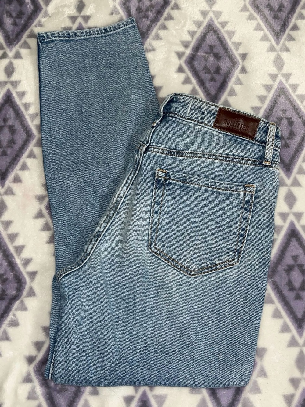 Hollister Ultra High-Rise Mom Jean